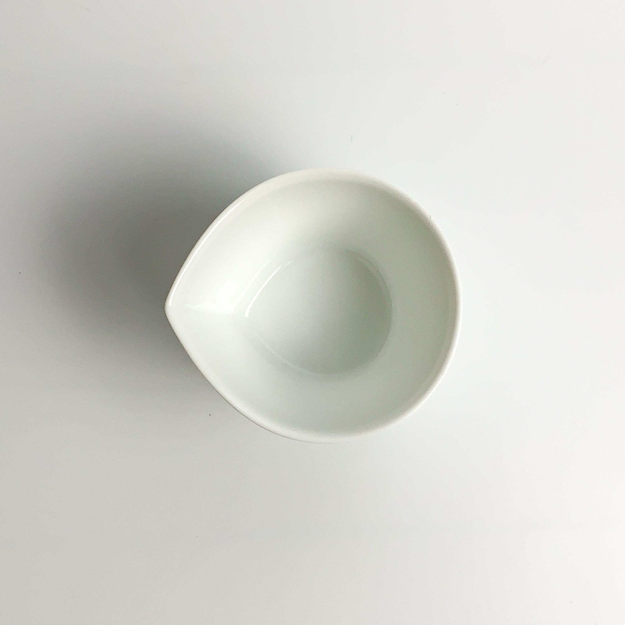 colon - Tear Drop Yunomi/Tea Cup (White Porcelain) - FAR EAST TEA COMPANY